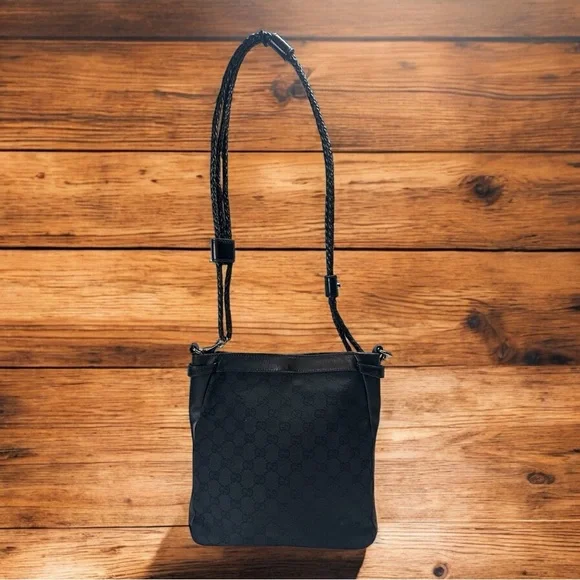 Gucci Black Crossbody Bag with Adjustable Strap and Minimalist Design - Picture 13 of 13
